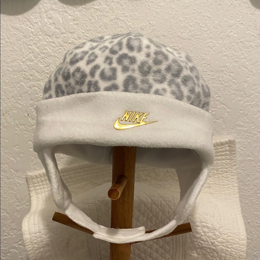 NIKE Toddler Girls “Fleece Leopard Print EarFlap Cap” Size O/S Gray/White EUC